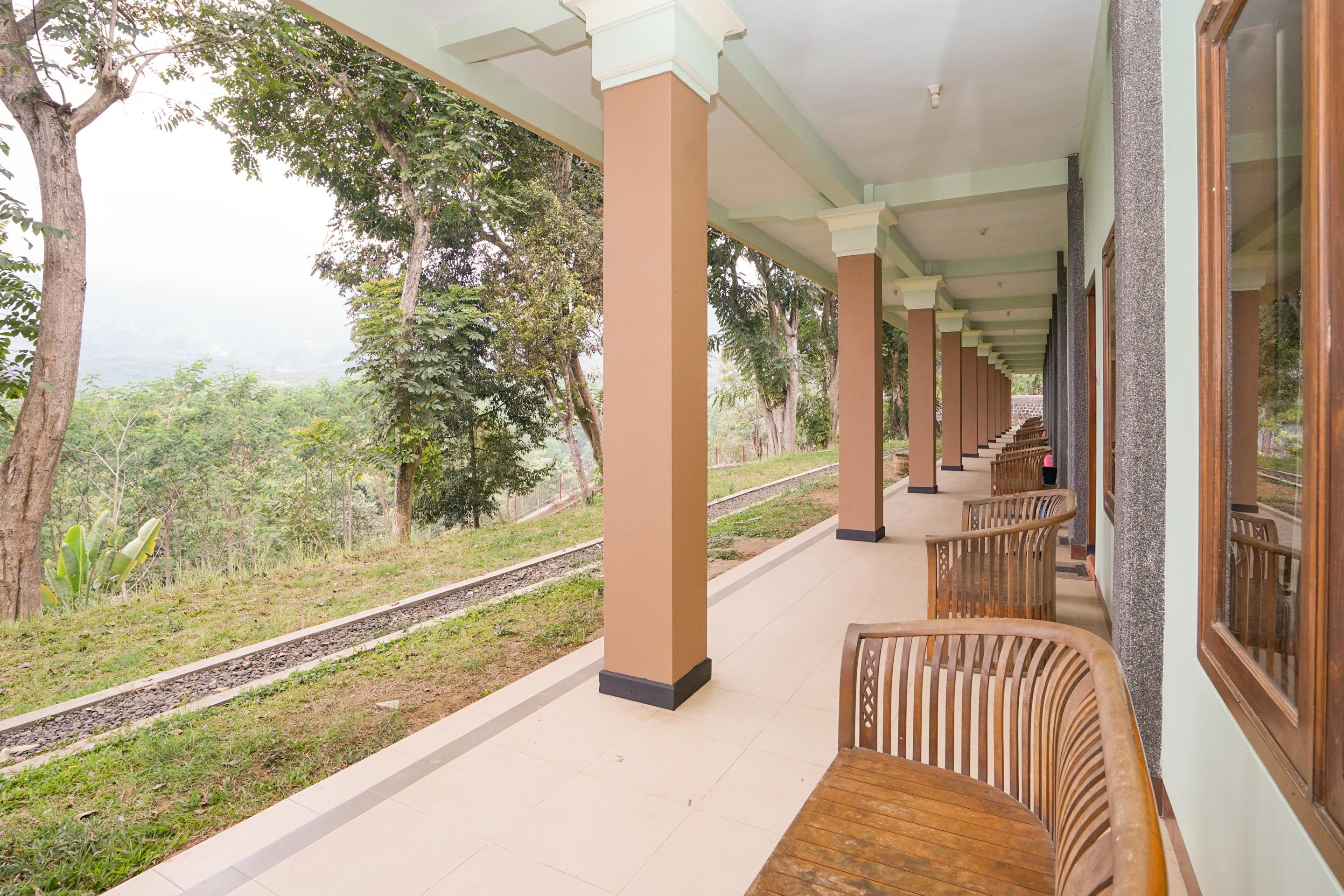 Hotel Bumi Bermi Permai Near Bermi Eco Park Mitra Reddoorz Probolinggo Dış mekan fotoğraf